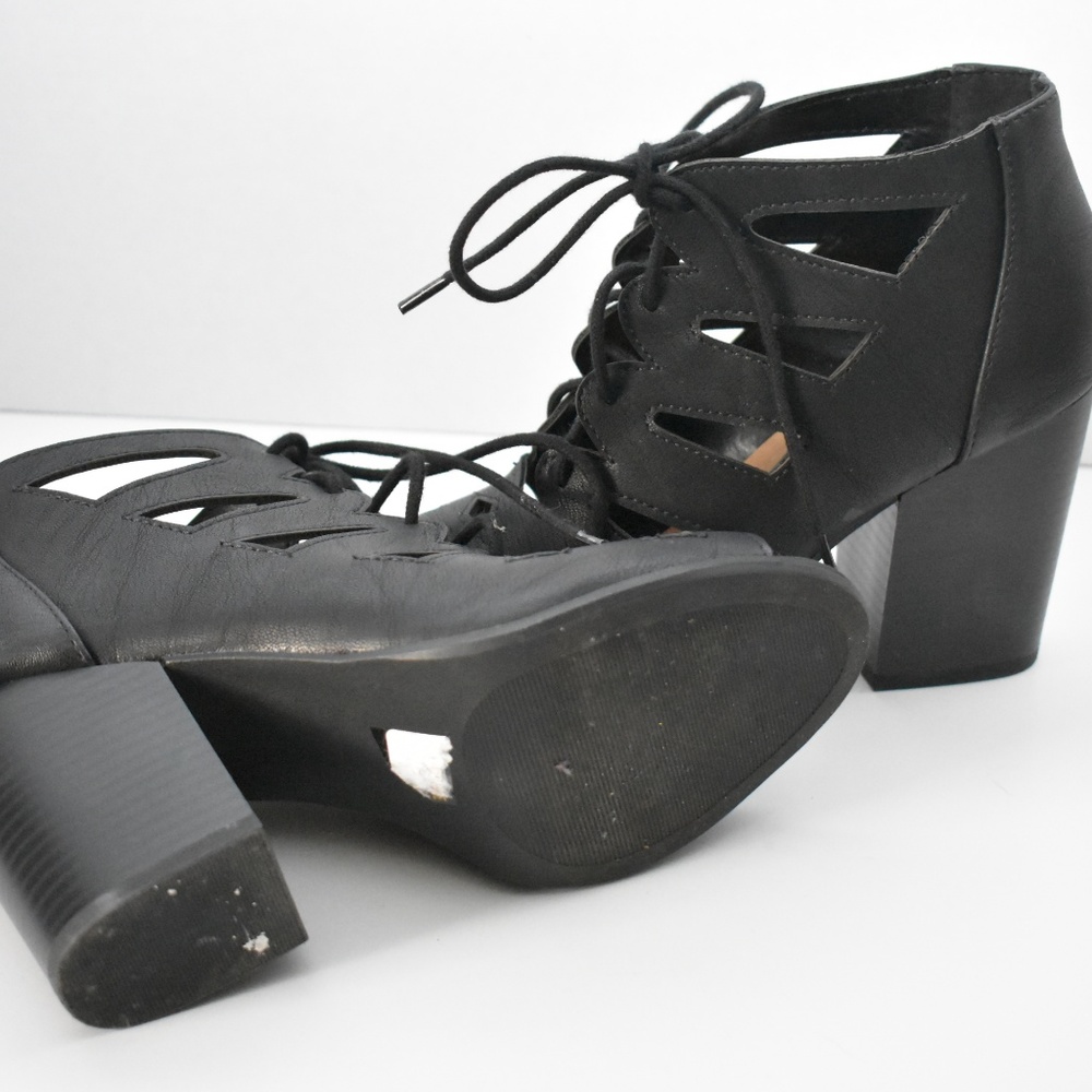 Heels - Picture 3 of 3